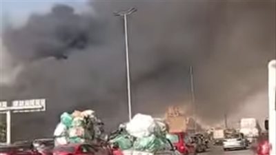 حريق هائل يلتهم مخزن أخشاب ويمتد إلى عقارات مجاورة في مصر القديمة