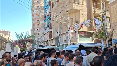 وسط بكاء الأسرة والأصدقاء.. تشيع جثامين 4 من أسرة واحدة بسوهاج 