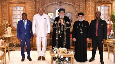  البابا تواضروس يستقبل سفير ليبيريا.. ويؤكد أهمية الحوار والتواصل 