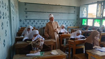 الهدوء يسود لجان امتحانات الفقه بالشهادة الثانوية الأزهرية بسوهاج