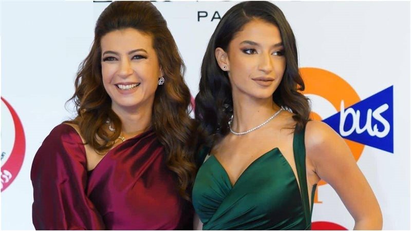 منال سلامة وأميرة أديب