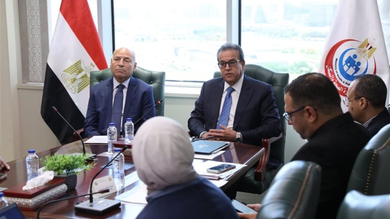 وزير الصحة ومحافظ
