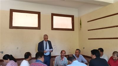 وكيل وزارة تعليم قنا يشدد على منع اصطحاب الهواتف إلي لجان تصحيح الإعدادية 