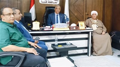 مدير تعليم قنا يترأس اجتماع مجلس الأمناء لتهيئة كاملة لامتحانات الثانوية