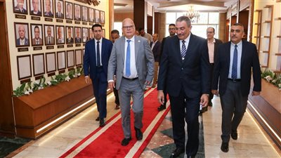 سفير السويد بالقاهرة يشيد بمشروعات ميناء دمياط ويؤكد مكانته اللوجستية  