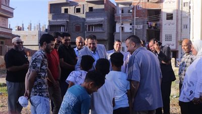 محافظ دمياط خلال جولته بقرية جمصة يوجه بإنشاء سور للنادي 
