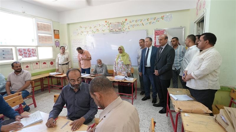 خلال العمل 