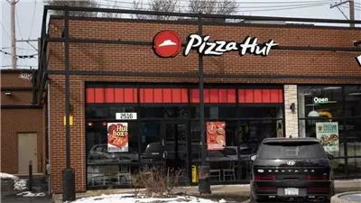 مقابل 2.7 مليار دولار.. شركة Yum Brands تتخلى عن سلسة بيتزا هت 