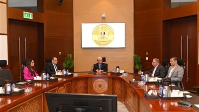 حسين عيسى يتابع مستجدات تنفيذ المشروع القومي لتطوير الغزل والنسيج
