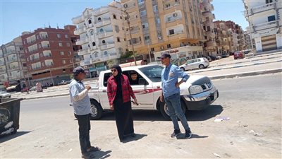 رئيسة حي فيصل بالسويس تتابع ميدانيا أعمال النظافة ورفع المخلفات