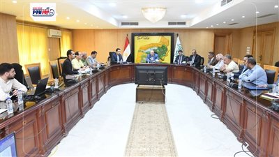 محافظ الفيوم يتابع الموقف التنفيذي لمشروعات المرحلة الأولى لمبادرة حياة كريمة 