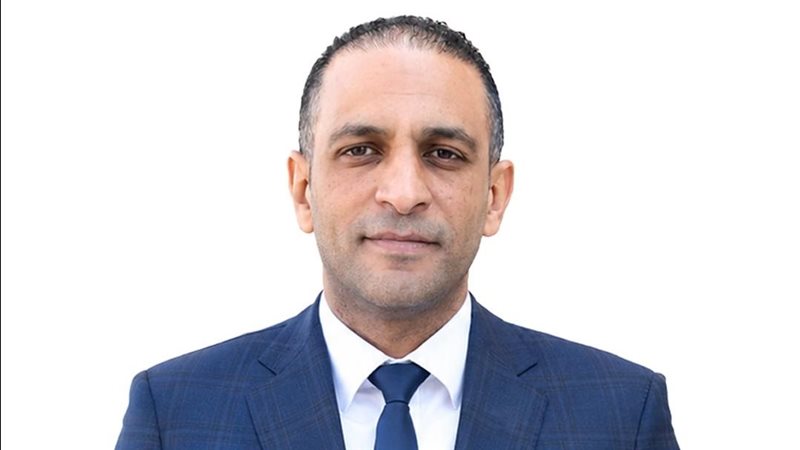 الدكتور محمد العزب