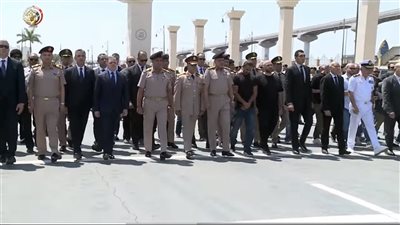 الفريق أشرف سالم زاهر يتقدم الجنازة العسكرية للواء يوسف عفيفي أحد أبطال ٧٣