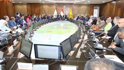 رئيس جامعه بني سويف يستعرض انجازات مركز التعلم المدمج خلال عام