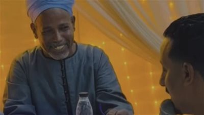 أول ظهور لوالد عروس الـ500 جنيه.. لنيوزروم: 