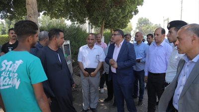 محافظ قنا يتفقد مشروعات رصف وتطوير الطرق بدشنا 
