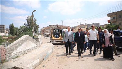 محافظ دمياط يتابع ميدانيا مبادرة خطوة لقرية أفضل بفارسكور
