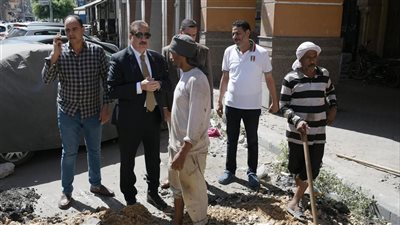 محافظ بورسعيد يتابع مد كابلات الكهرباء بشارع صفية زغلول ويوجه بسرعة التنفيذ