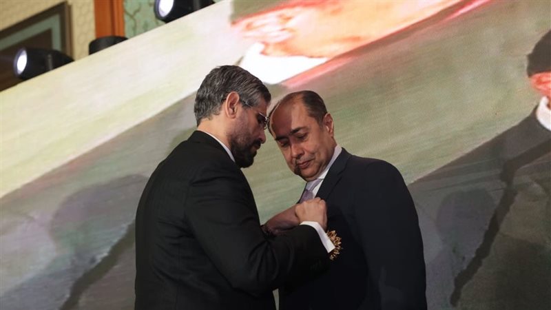تكريم السفير حسام