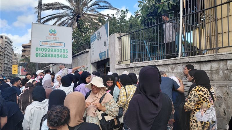 جانب من التوافد للجان