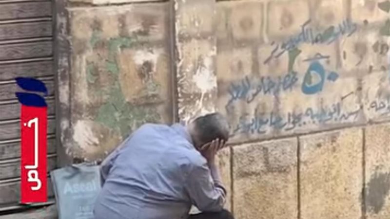 اب ينتظر ابنة  فب