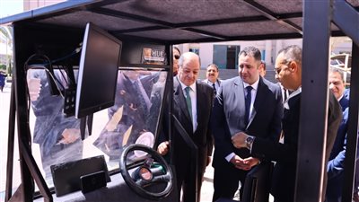 محافظ دمياط يتفقد مشروعات كلية الهندسة بجامعة حورس ويشيد بأفكار الطلاب المبتكر