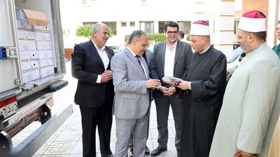محافظ الشرقية يشهد استلام ٢ طن لحوم صكوك اضاحي لتوزيعها على الأسر المستحقة