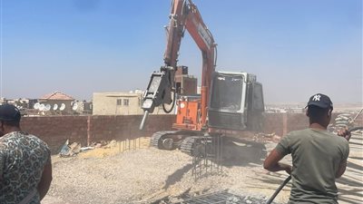 بالصوت والصورة.. محافظ الغربية يراقب حملات الإزالة ميدانيًا عبر مركز السيطرة