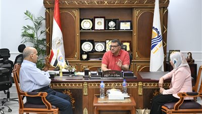 محافظ قنا يبحث توحيد الجهود وتعزيز التعاون مع مؤسسات المجتمع المدني