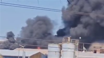 حريق هائل بمصنع للدهانات في دمياط الجديدة والدفع بعدد من سيارات الإطفاء