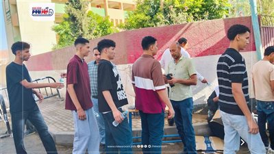 في اليوم الثاني للامتحانات.. توافد طلاب الثانوية العامة بالفيوم على مقار اللجان