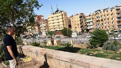 محافظ أسوان يتفقد أعمال تطوير مسجد الطابية والمنطقة المحيطة به