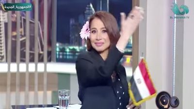 بعلم مصر ووردة وأغنية «الحياة بقى لونها بمبي».. بسمة وهبة تشكر منتخب مصر 