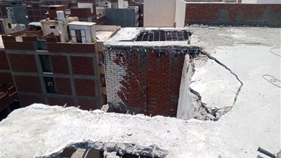 قبل استكمالها.. إزالة أعمال بناء مخالفة بالدور الثامن بعقار في دمنهور