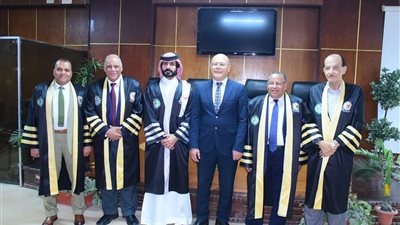 رئيس جامعة سوهاج يشهد مناقشة رسالة دكتوراه لباحث سعودي