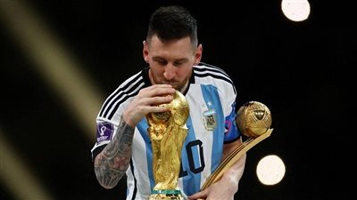 في عيد ميلاده الـ39.. كيف تحول ميسي من طفل مريض إلى أسطورة خالدة؟