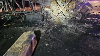 مصرع 3 أشخاص بعد انقلاب واحتراق سيارة نقل بطريق شرم الشيخ