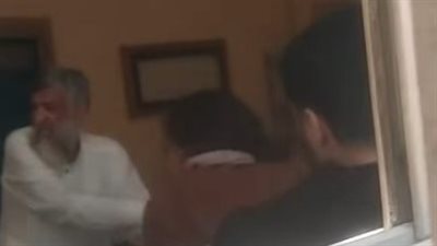 «قلعوها الحجاب وضربوها».. شاهد لحظة الاعتداء على طبيبة أسنان داخل مستشفى|فيديو