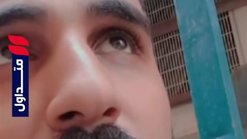 شاب يوثق مكالمة هاتفية