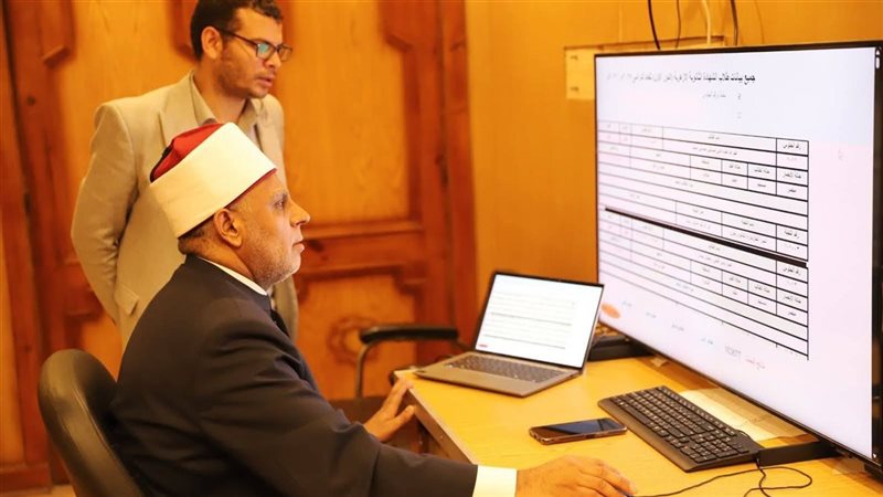 رئيس المعاهد الأزهرية يتابع سير امتحان الأحياء