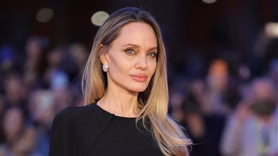 العودة بعد الغياب.. أنجلينا جولي تجسد معاناتها مع سرطان الثدي في فيلم جديد