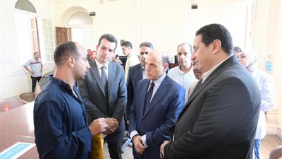 المواطن أولًا.. محافظ الغربية يواصل جولاته لمتابعة الخدمات بالمراكز التكنولوجي