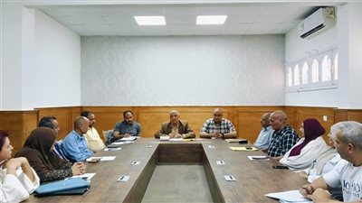 مدير تعليم قنا يعقد اجتماعًا موسعًا للاستعداد لحركة النقل والندب للعام الدراسي