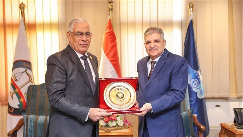 النائب العام يشيد