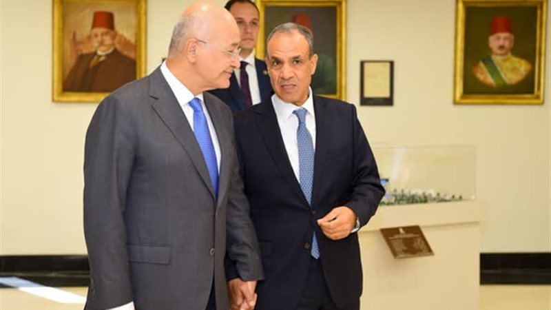 وزير الخارجية يستقبل