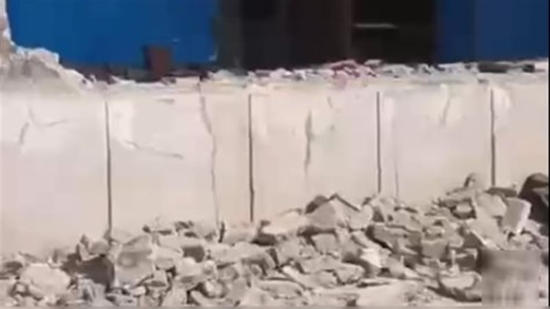 هدم حائط 