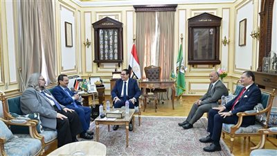 رئيس جامعة القاهرة يشهد توقيع بروتوكول تعاون مع الأكاديمية الوطنية لتكنولوجيا 
