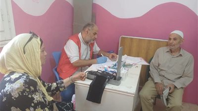  الأمراض المزمنة تواصل تقديم خدماتها للمواطنين بجمعية الفجر الجديد بالسويس 