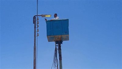 رئاسة حي الجناين بالسويس تواصل رفع كفاءة الإنارة العامة بمنطقة أبو حسين