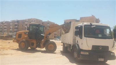 حي فيصل بالسويس يواصل حملات النظافة بالشوارع  والميادين